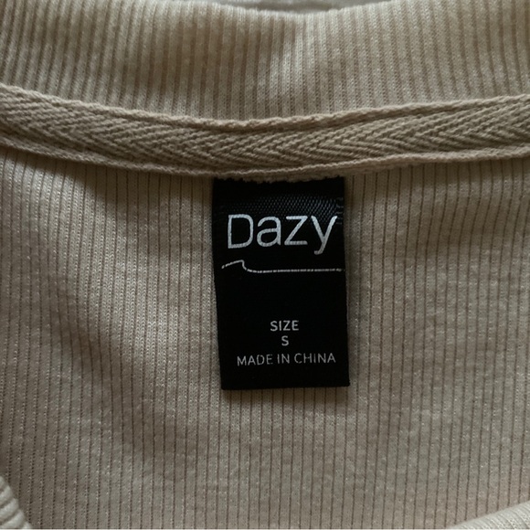 Star Graphic Crop Baby Tee - Picture 4 of 4